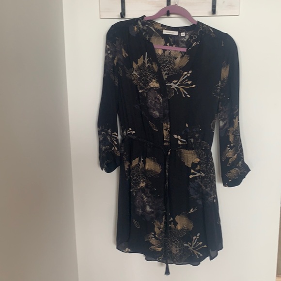 Babaton Dresses & Skirts - Babaton button down dress size s